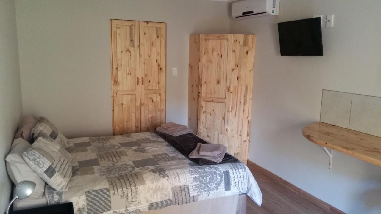 Babbling Brook B&B Closes At Half Past Eight Empangeni Luaran gambar